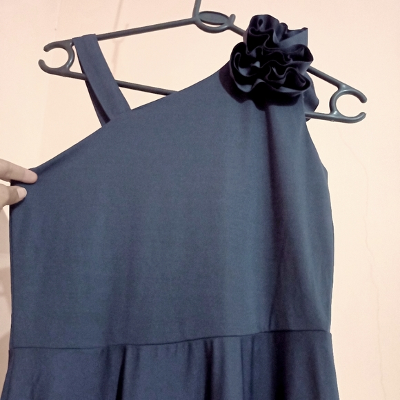 Party wear gown - Picture 3 of 3